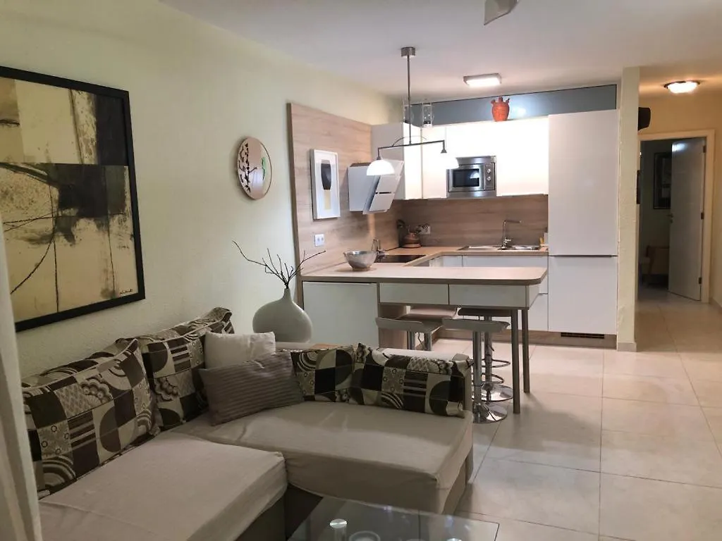 Apartamento Las Vistas Beach - Tenerife Royal Gardens Playa de las Américas 0*,  İspanya
