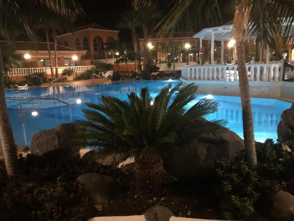 Apartamento Las Vistas Beach - Tenerife Royal Gardens Playa de las Américas 0*,  İspanya
